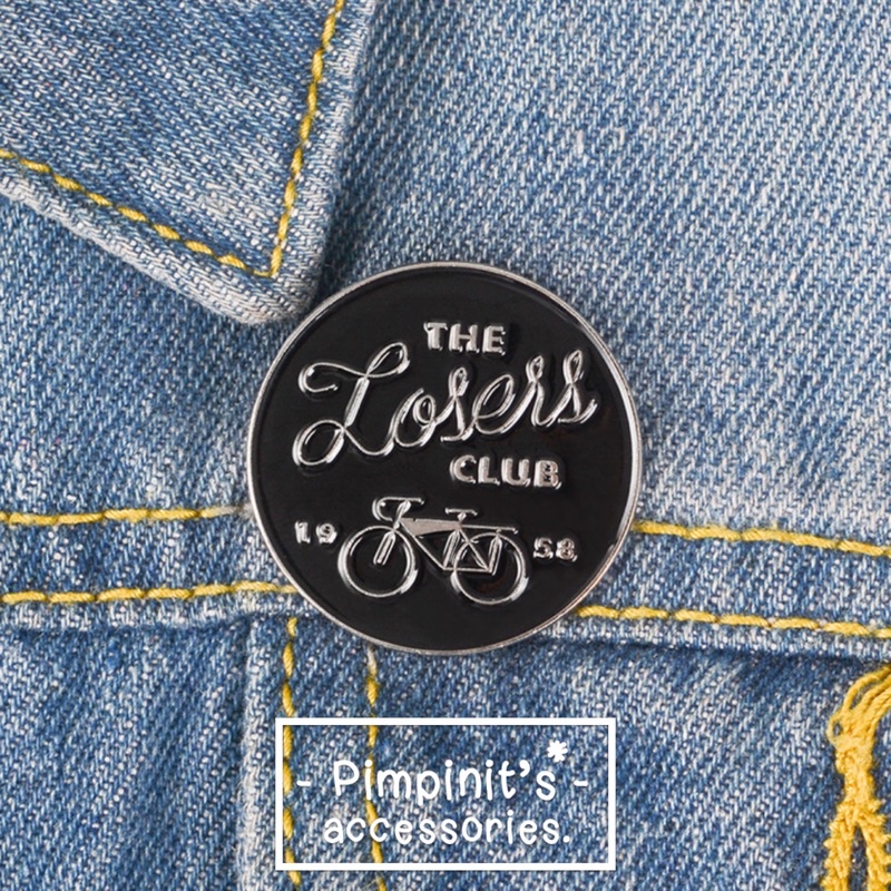 📬 พร้อมส่ง : เข็มกลัดลาย “THE LOSER CLUB” สีดำ | Black “THE LOSER CLUB” Enamel Brooch Pin.