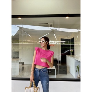 PT basic crop เสื้อครอปเสริมไหล่ทรงสวยและเก๋สุด ๆ เนื้อผ้าใส่สบายและแมทช์ง่าย