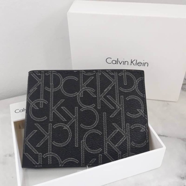 Calvin Klein กระเป๋าสตางค์ใบสั้น
