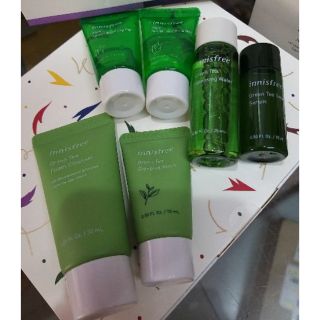 เหมาะพกพา innisfree green tea cleansing foam 30 ml.หรือ jeju volcanic pore cleansing foam 50 ml.