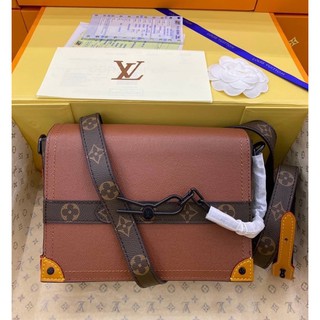 กระเป๋าสะพายข้าง Louis Vuitton