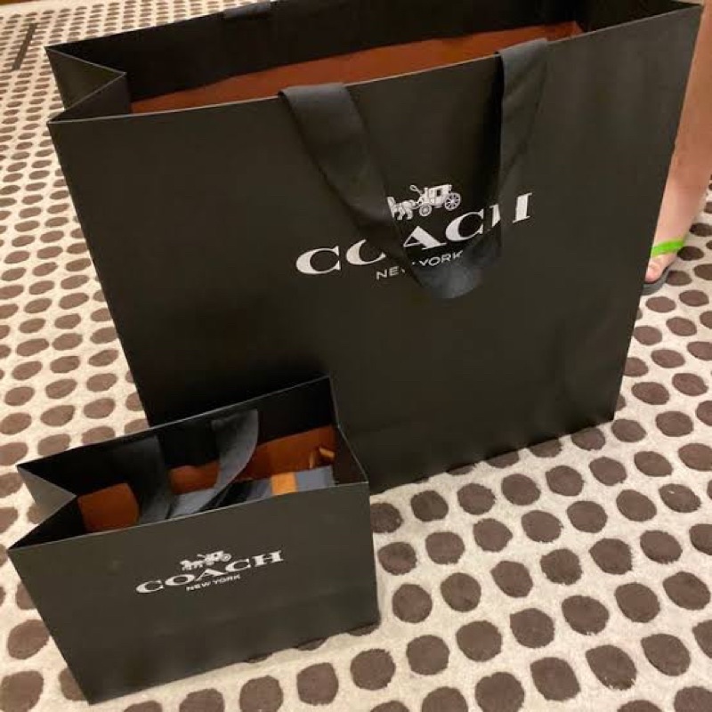 พร้อมส่ง แท้ % New Coach ถุงกระดาษ สีดำ