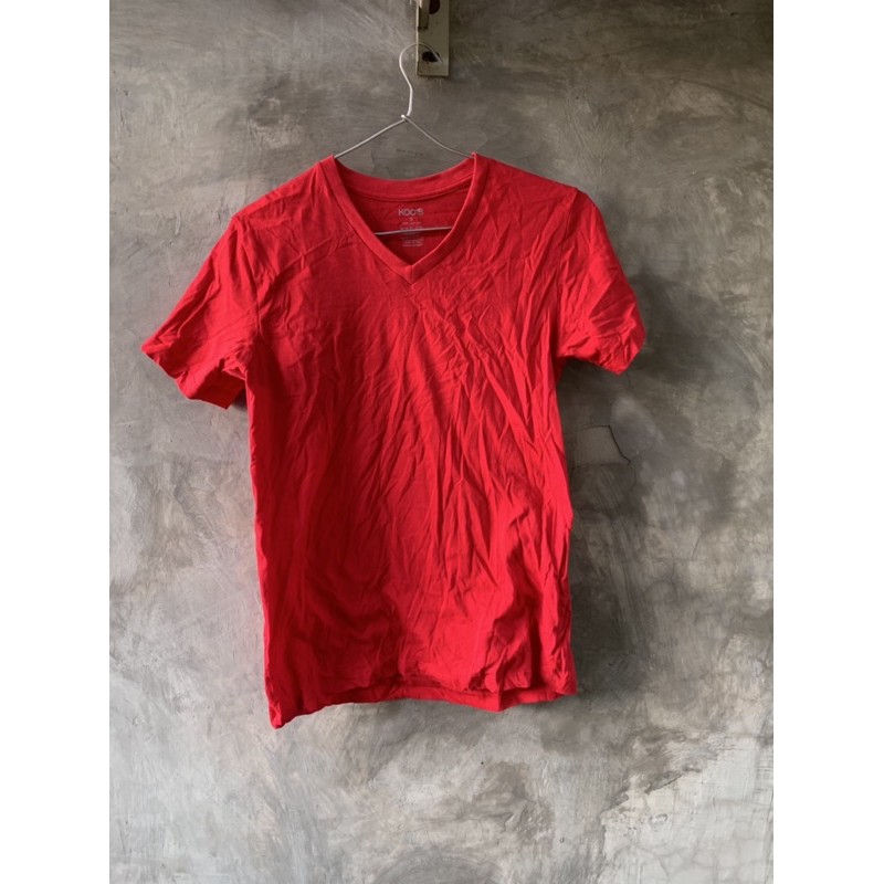 Koo’s เสื้อยืด ผ้าฝ้าย คอวี ทรงตรง สีแดงสด ไซซ์ S