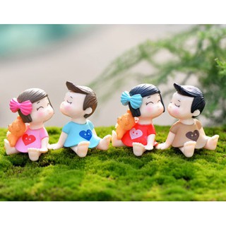 ตุ๊กตาจิ๋ว - คู่เด็กหันหน้าชนกัน