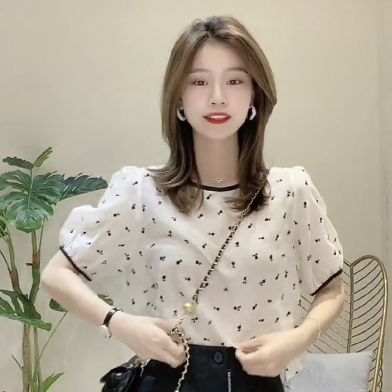 เสื้อยืดแขนสั้น ผ้าชีฟอง เข้ากับทุกการแต่งกาย สไตล์ตะวันตก แฟชั่นฤดูร้อน สําหรับผู้หญิง 2024