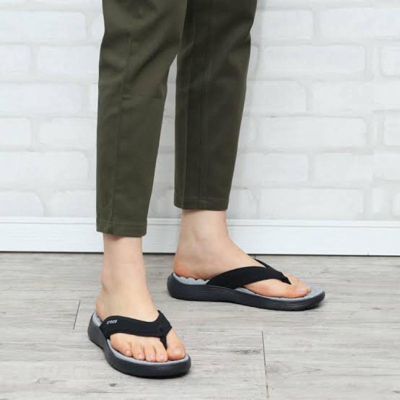 รองเท้าแตะ Crocs Reviva เพื่อสุขภาพ มีปุ่มนวด สวมใส่สบาย