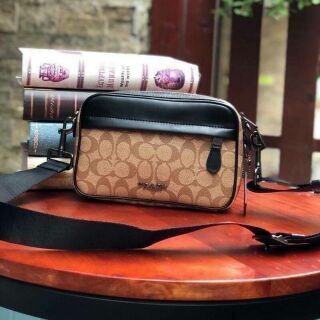 กระเป๋าสะพาย outlet Graham Crossbody