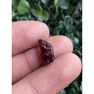 (E) พลอยดิบแท้ โรโดไลท์ การ์เนต(Rhodolite Garnet)พลอยธรรมชาติ 100% น้ำหนัก 6.50 กะรัต