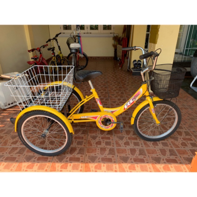 จักรยานสามล้อมือสอง สภาพดี ใช้ไม่ถึง 10 ครั้ง ยี่ห้อ RC สีเหลือง