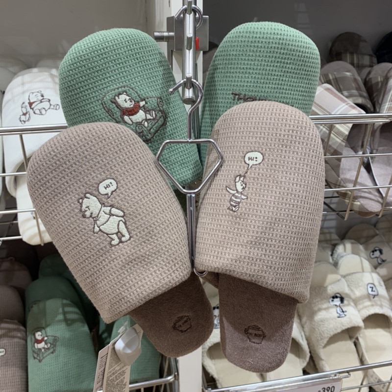 UNIQLO 100% รองเท้า slipper คอลเลคชั่นหมีพูห์ นิ่มมากหนานุ่ม ใส่สบาย ของแท้💯💯จากช็อป