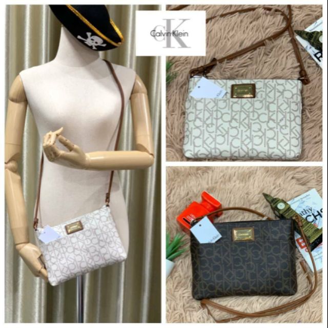 กระเป๋า​สะพาย​ Calvin Klein​