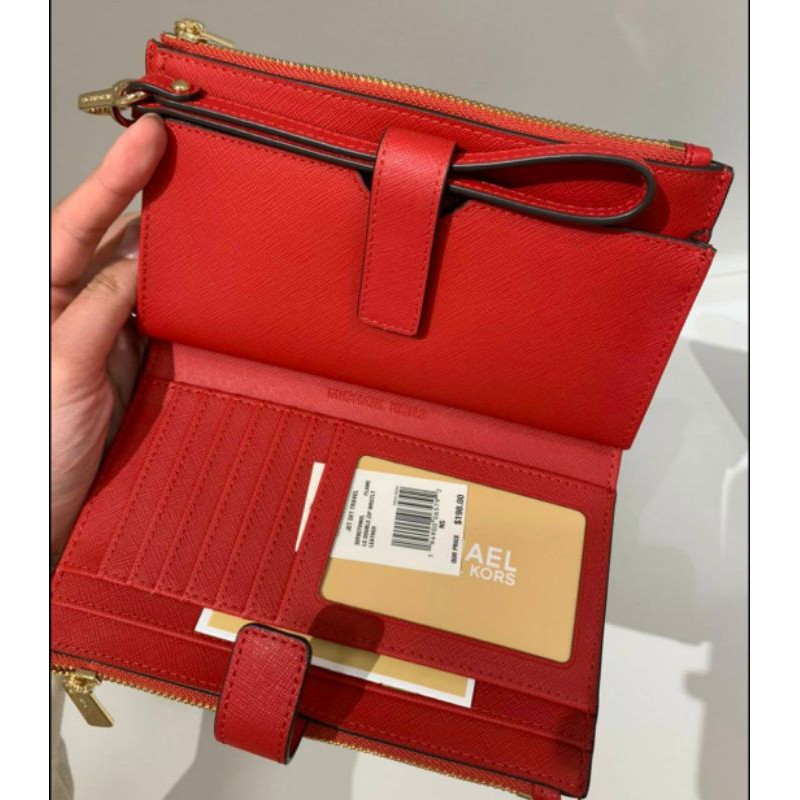 🎀 (สด-ผ่อน) 35F8GTVW0L กระเป๋าสตางค์ MK สีแดง มี 2 ซิป 35F8GTVW0L Michael Kors Jet Set Travel Emerald