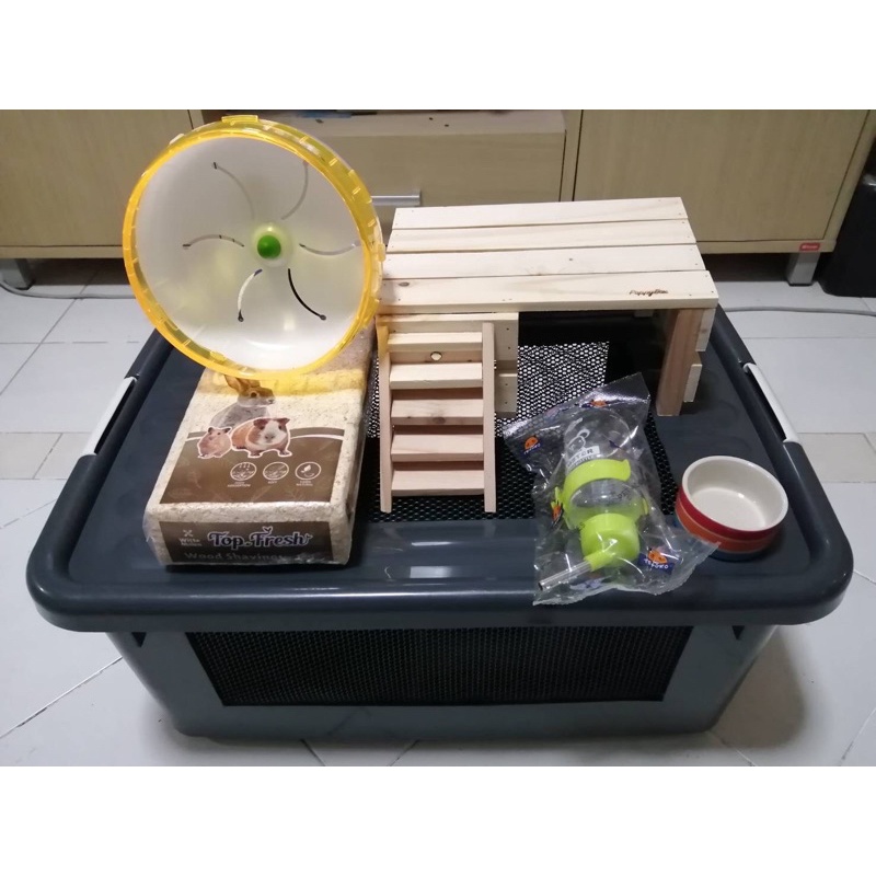 กล่องเลี้ยง สัตว์เลื้อยคลาน ขนาด ก 43 x ย 60 x ส 32 cm ด้านบนเปิด-ปิด ได้ ด้านข้างเจาะรูระบายอากาศ