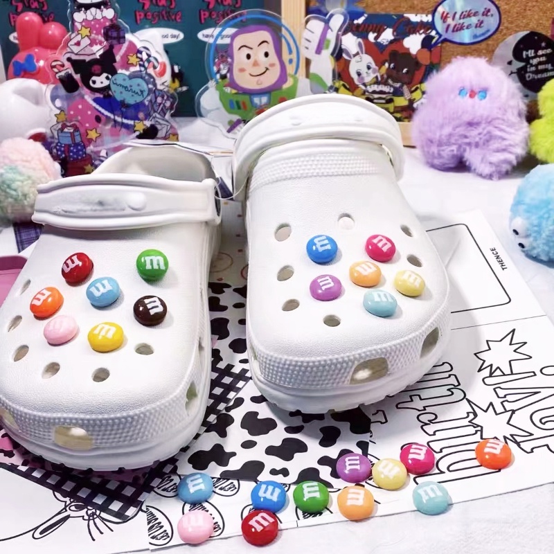 จี้รูปตัว Crocs Charm Jibbitz หลากสีสัน แฟชั่นสําหรับเด็ก (สุ่มสี 1 ชิ้น)