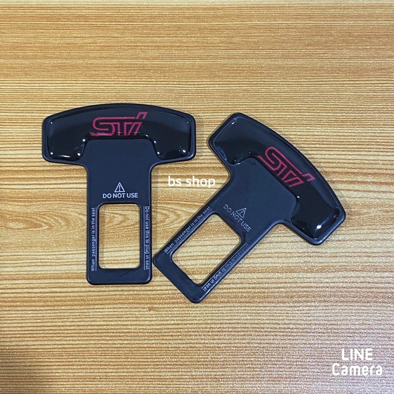 คำว่า STI หัวเสียบเข็มขัดนิรภัย รถยนต์ ใส่ใด้ทุกรุ่น ที่เสียบเบลทหลอก ราคาต่อคู่ มี 2 ชิ้น