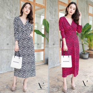 Vshop เดรสอกไขว์ลายจุดใหญ่ พร้อมเข็มขัดผ้า ทรงใส่แล้วผอมเพรียวคะ . เสื้อผ้าแฟชั่น สวย ๆ อิน เทรน ด์