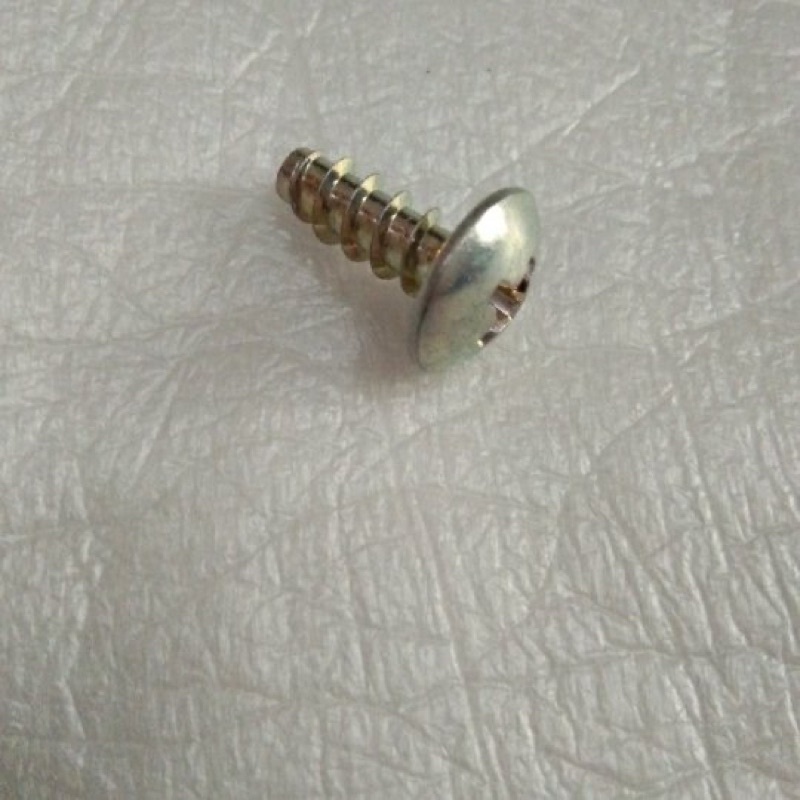 สลักเกลียวบังโคลนหลังใน Suzuki Gsx R และ S 150