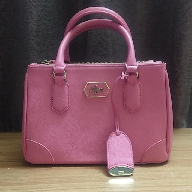 Used กระเป๋า LYN 9" ของแท้ สินค้ามีตำหนิ รบกวนอ่านรายละเอียด