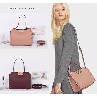 กระเป๋าถือหรือสะพายรุ่นใหม่ CHARLES &amp; KEITH STUD-DETAIL HANDBAG AOL173 👉เช็คก่อนกดสั่ง