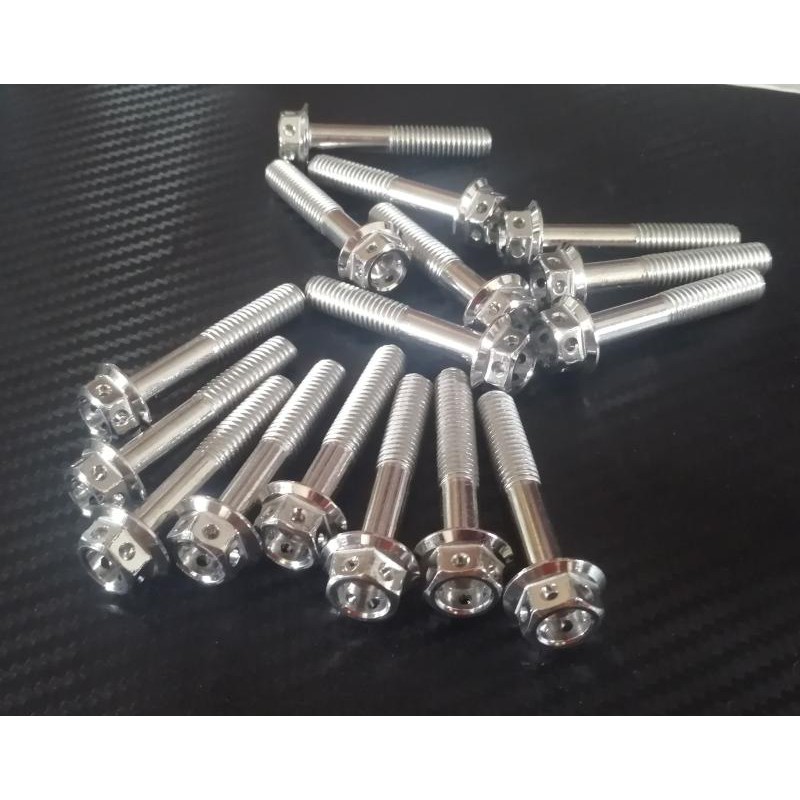 น็อตสแตนเลสหัวเจาะ(2M)  ขนาด  8 x 45 - เลส (ราคาตัวละ)