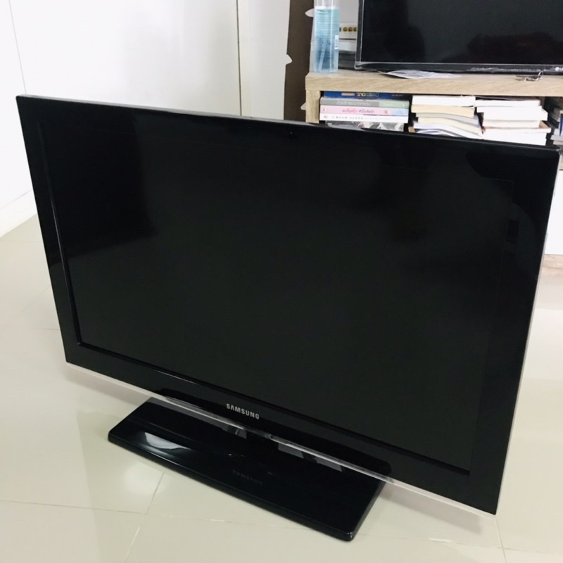 TV 32 นิ้ว LCD ยี่ห้อ Samsung รุ่น LA32C530F1R  ภาพถ่ายจากสินค้าจริง