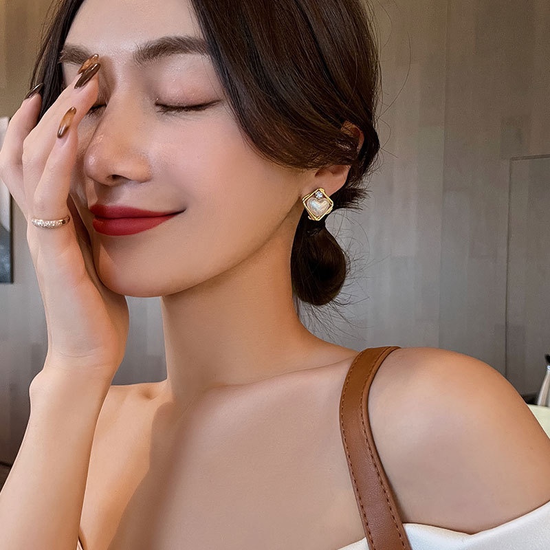 ต่างหูหัวใจเหลี่ยม Bell Mew สุดหรูน่ารัก BT268