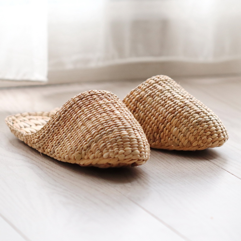 พร้อมส่ง รองเท้าสานผักตบชวา รองเท้าสานใส่ในบ้าน /Woman’s Slippers รองเท้าสานสำหรับผู้หญิง Straw Shoe
