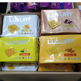 LUXURY Cracker ลักซูรี่ ขนมปัง แครกเกอร์ สอดไส้