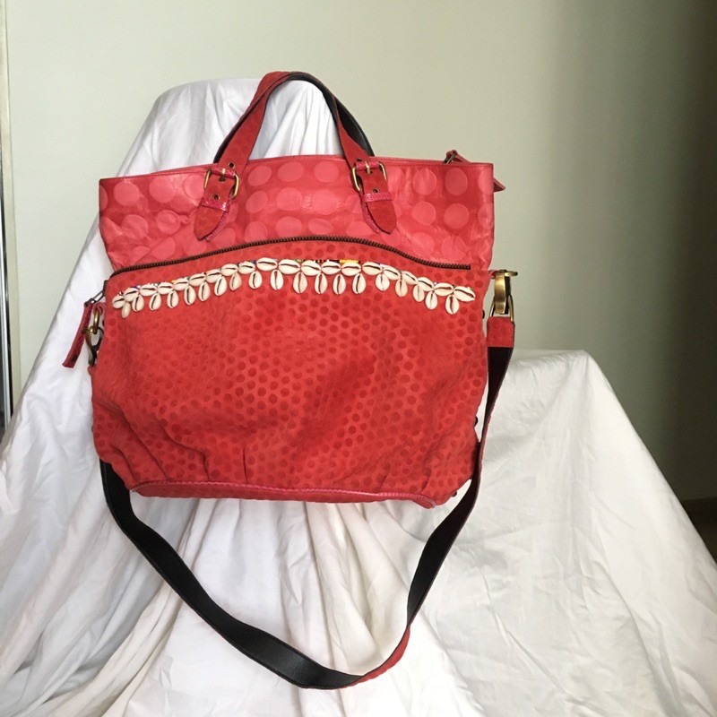 กระเป๋าหนังแท้ สีแดง แบรนด์ TANGO