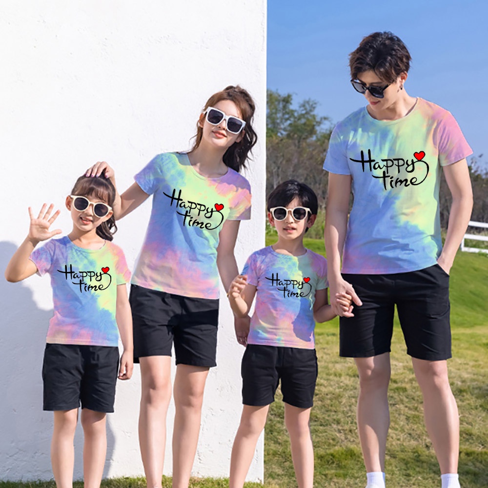 ชุดเสื้อยืดแขนสั้น พิมพ์ลาย Happy Time แฟชั่นฤดูร้อน สําหรับครอบครัว
