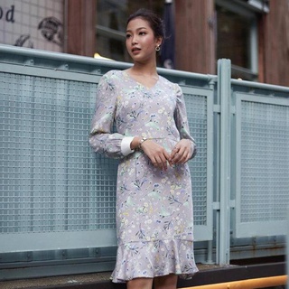 Jousse ชุดเดรส A-LINE WORKING DRESS ชุดเดรสลายดอกไม้ สีเทา คอวี แขนยาว แต่งระบายชายกระโปรง (JT71GY)