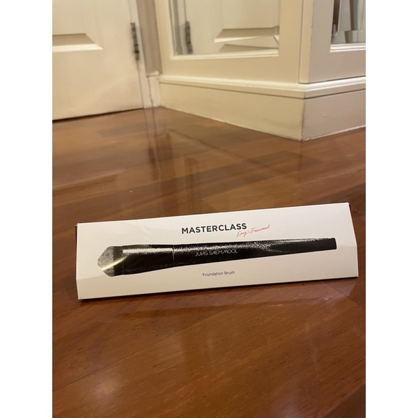 JUNG SEAM MOOL แปรงแต่งหน้าใช้ทารองพื้น