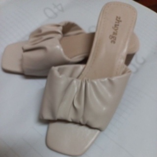 รองเท้าส้นแบน มือสอง size  235