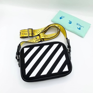 OFF-WHITE DIAGONAL-STRIPE CROSSBODY BAG IN BLACK กระเป๋าสะพายข้าง ครอสบอดี้ แบรนด์ออฟไวท์ ลายทางขวางเฉียง