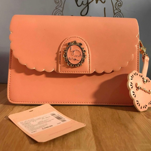 กระเป๋า lynaround แท้