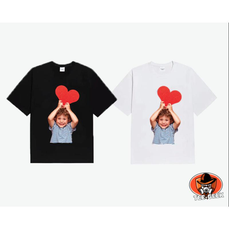 ใหม่ ADLV ผู้ชายและผู้หญิง Holding Love Boy เสื้อยืดแขนสั้นขนาดใหญ่