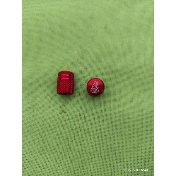 จุกลมอลูมิเนียม EARL'S "สีแดงสดๆ"