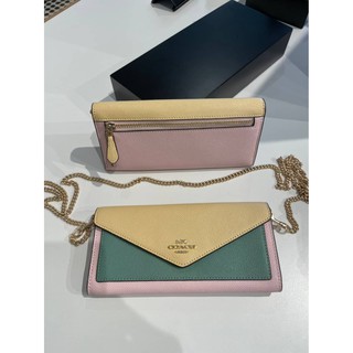 COACH SLIM ENVELOPE WALLET WITH CHAIN IN COLORBLOCK ⚜️ กระเป๋าสะพาย หรือ กระเป๋าสตางค์ สายโซ่สามารถถอดได้