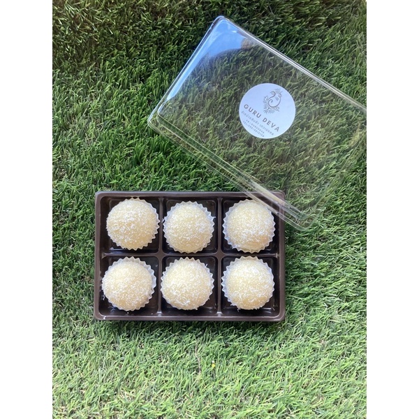 ขนมลาดูมะพร้าวนมสด 40 กรัม 6 ลูก สูตรเฉพาะ Guru Deva