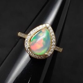 แหวน โอปอล Opal พลอยแท้ ทรงหยดน้ำ ขนาด 7×10 มม.  ตัวเรือนเงิน 925 ชุบทอง ขนาด 52