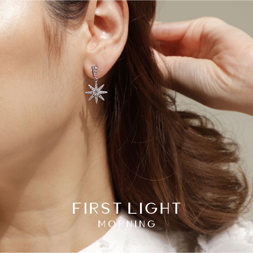 First Light Morning : Stardust Earrings ต่างหูแป้นเสียบ ดวงดาวคริสตัล Snowflake