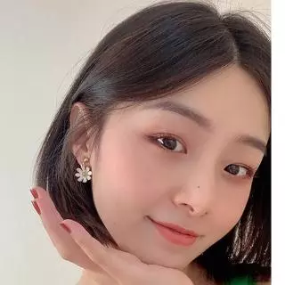 ต่างหู จี้ดอกเดซี่น่ารัก สไตล์เกาหลี ต่างหูแฟชั่นสำหรับผู้หญิง 1 คู่