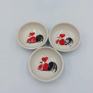 ถ้วยน้ำจิ้ม ทรงกลมลายไก่วนขอบแดง คละสีขอบ กลมสีขาวดำ ราคา/1ใบ