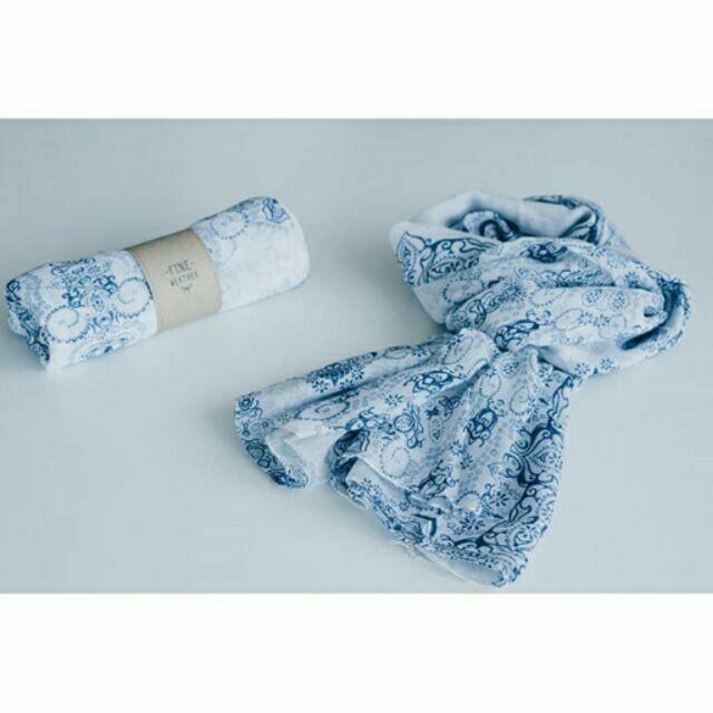 ผ้าพันคอ WINDY