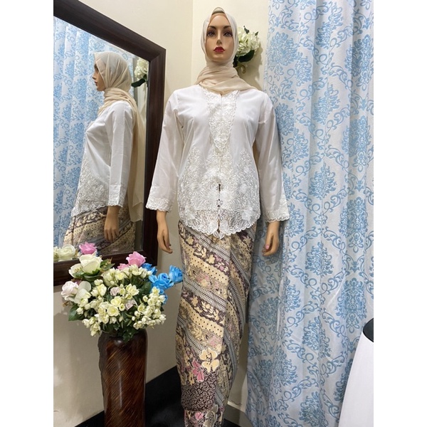 KEBAYA NYONYA SULAM SET PARIO