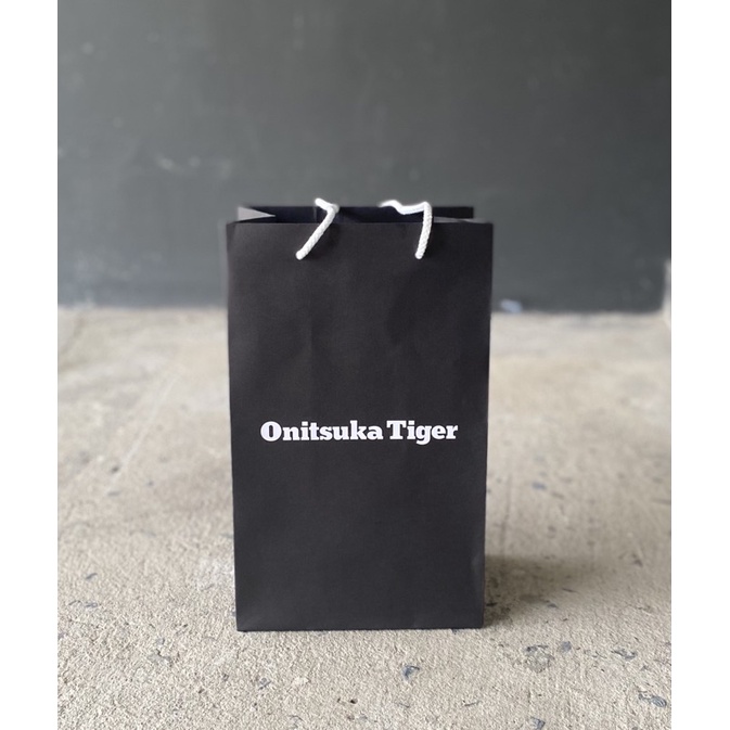 ถุงกระดาษ ถุงชอปปิ้ง Onitsuka Tiger ของใหม่ ของแท้ 100%