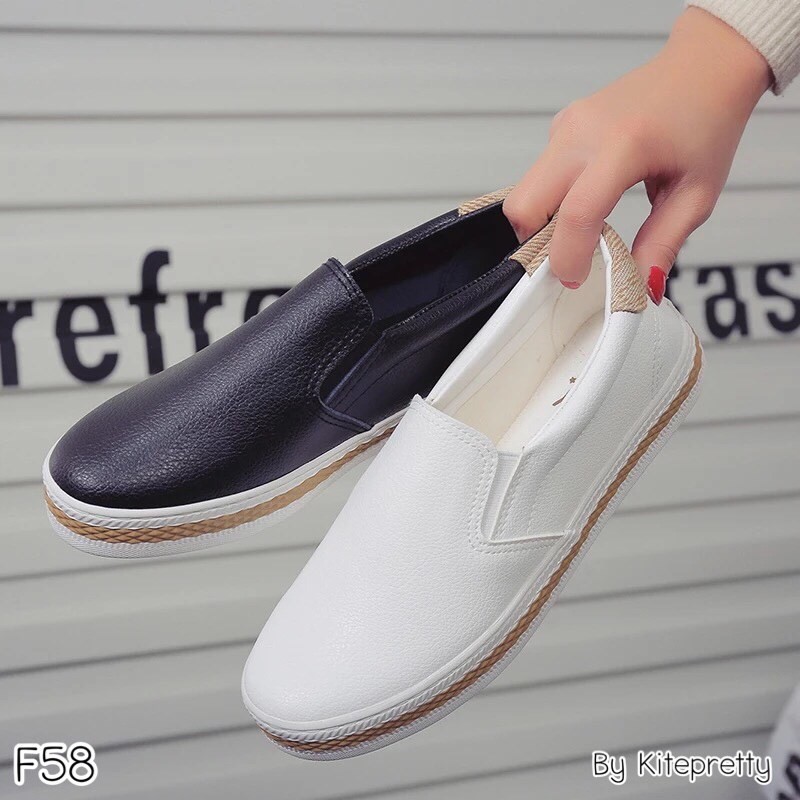 9TDshoes รุ่นf58 รองเท้าผ้าใบหนัง สีขาว สลิปออน หนังนิ่ม ดีไซน์ทรงกระชับเท้า เบาใส่สบาย เดินสะดวก