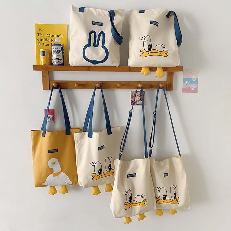 กระเป๋าผ้าลายเป็ดน่ารัก สีสันสดใส ขนาด 26*23*6cm ใช้ถือและคล้องแขนสไตล์น่ารัก