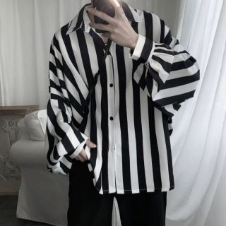 เสื้อเชิ้ตเกาหลีทรงโอเวอร์ไซส์🖤🖤ปลุกลุคอปป้าในตัวสุดๆ black&amp;white line long sleeve shirt (unisex)