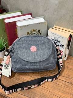 กระเป๋าสะพาย Kipling Flax Shoulder Bag จาก Grey Weave Collection กระเป๋าสะพายข้างทรงcrossbody